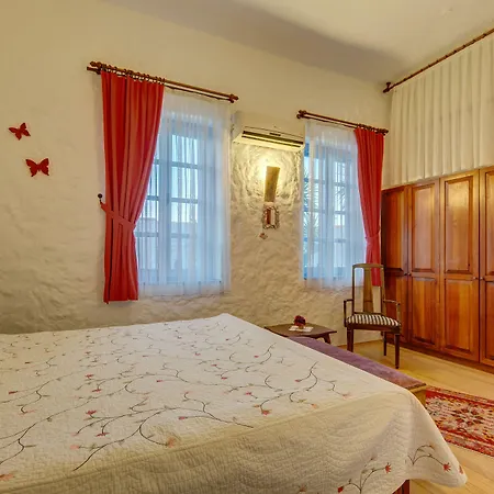 Lale Hotel 3*