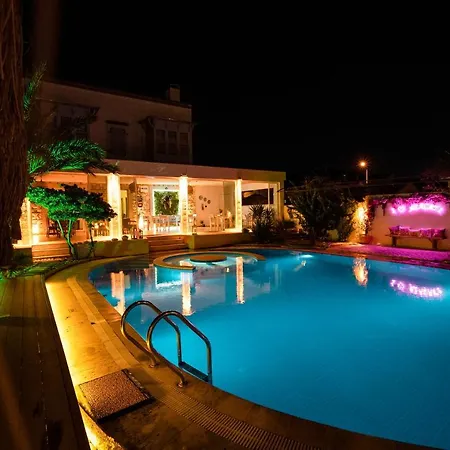 Lale Hotel 3*